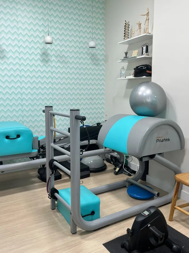 Reformer de Pilates usado no treino de força e mobilidade