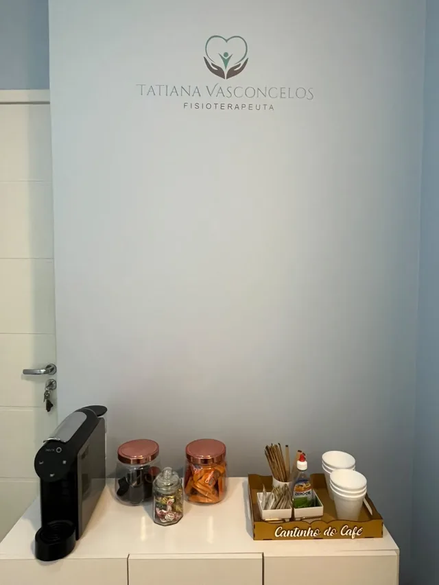 Recepção do consultório, com cantinho do café